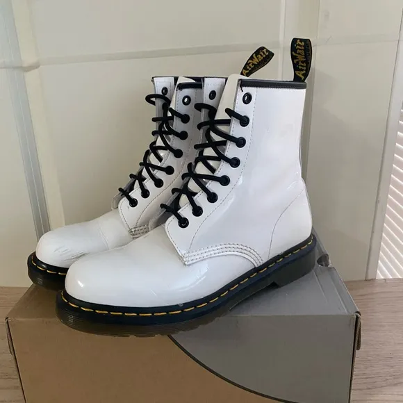 Dr. Martens White/Black Leather boots Women - SZ 9