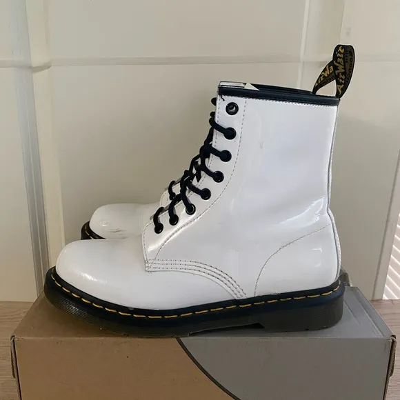 Dr. Martens White/Black Leather boots Women - SZ 9