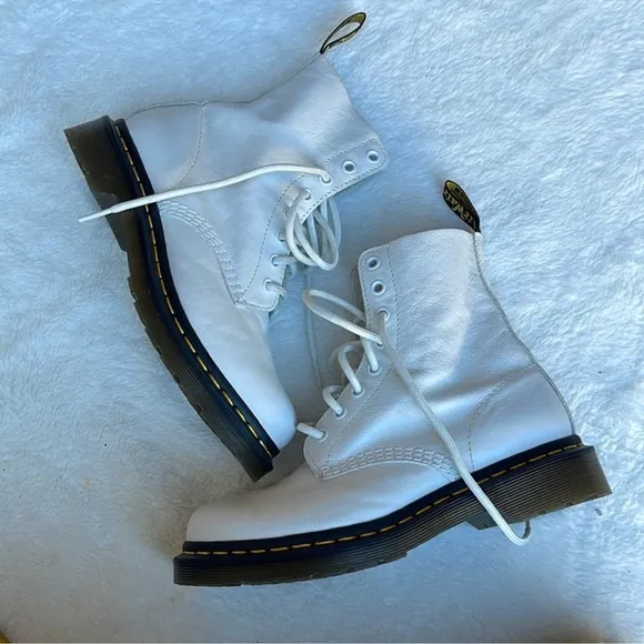 Dr Martens women’s 1460 Pascal Virginia leather boots