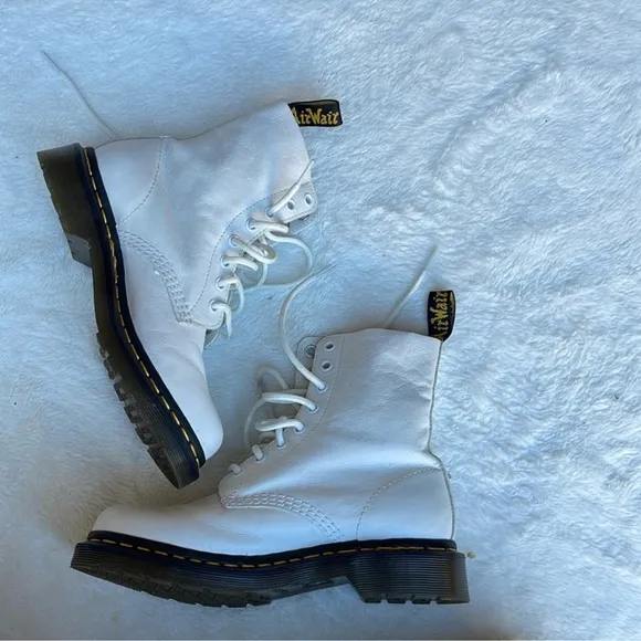 Dr Martens women’s 1460 Pascal Virginia leather boots