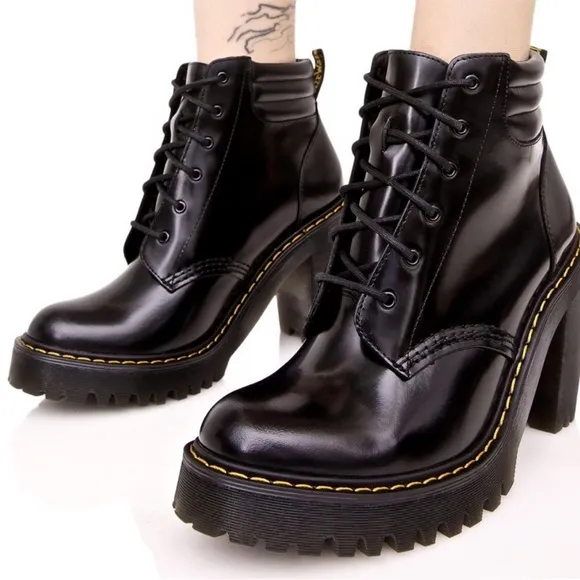 Dr Martens Women’s Persephone Boots Sz 7 Black Platform