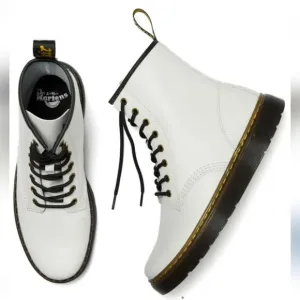 Dr Martens Zavala 8 eyelet boots