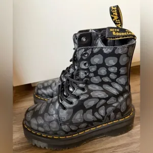 DR MARTENS WOMEN‎ JADON LEOPARD PRINT PLATFORMS BOOTS SIZE W8 / M7, NO BOX, 210$