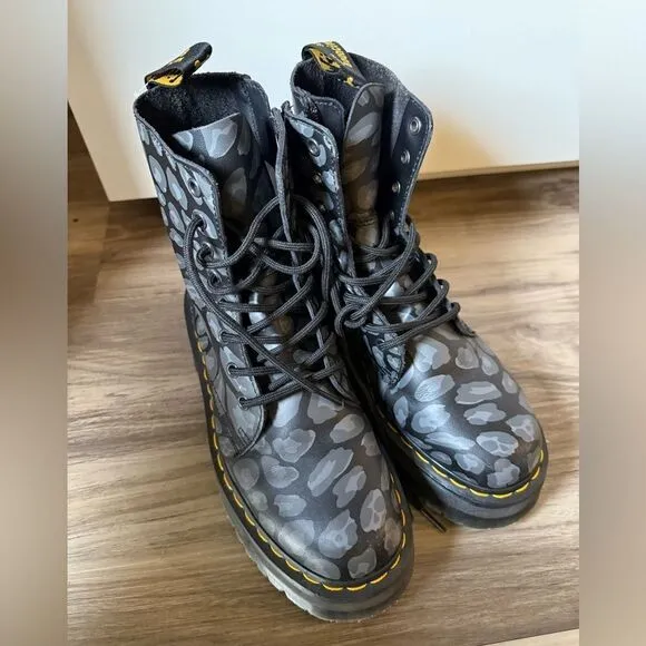 DR MARTENS WOMEN‎ JADON LEOPARD PRINT PLATFORMS BOOTS SIZE W8 / M7, NO BOX, 210$