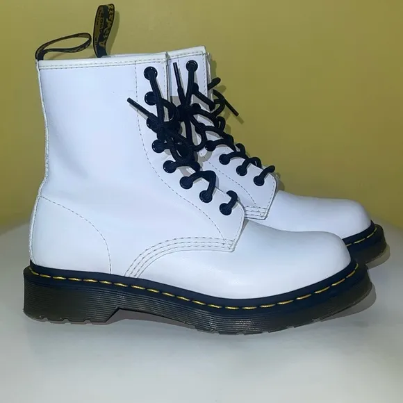 Dr.Marten’s 25057 Boots