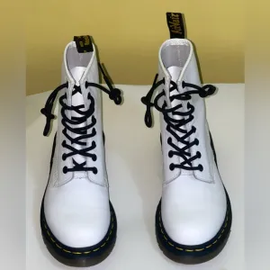 Dr.Marten’s 25057 Boots