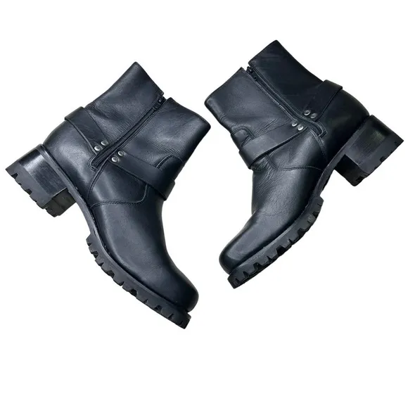 Durango Women’s Black Leather Harness Boots. Size 9