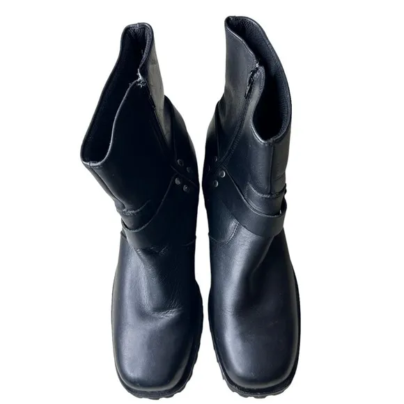 Durango Women’s Black Leather Harness Boots. Size 9
