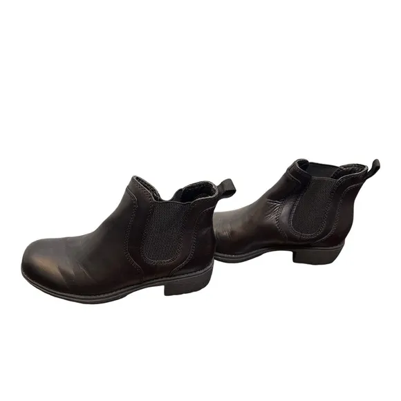 EASTLAND Women’s Black Leather Ankle Boots