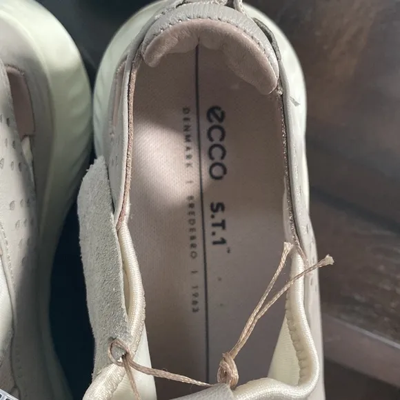 ECCO ST.1 LITE WOMEN'S SLIP-ON SNEAKERS