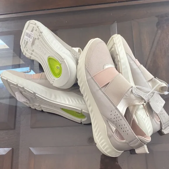 ECCO ST.1 LITE WOMEN'S SLIP-ON SNEAKERS