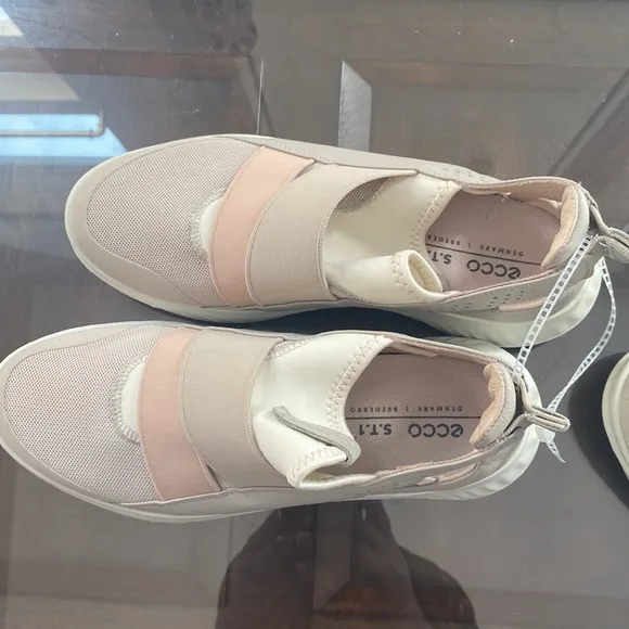 ECCO ST.1 LITE WOMEN'S SLIP-ON SNEAKERS