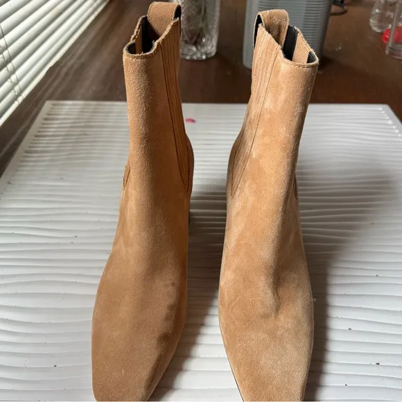 Elegant Tan Ankle Boots