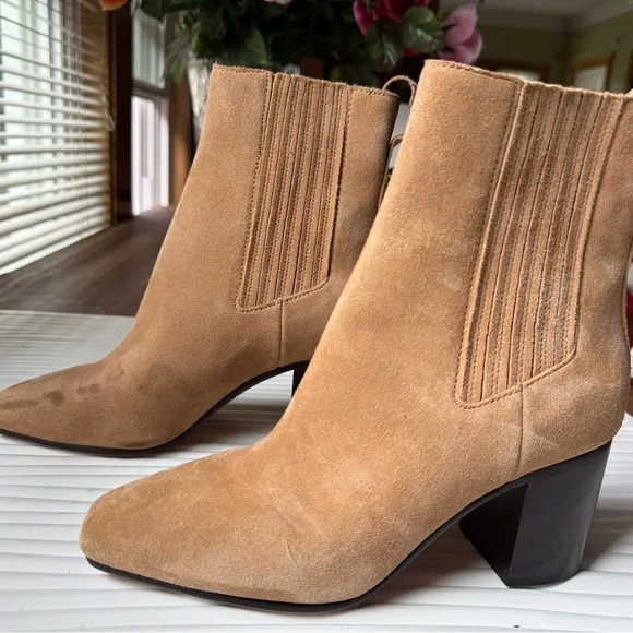 Elegant Tan Ankle Boots
