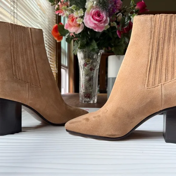 Elegant Tan Ankle Boots