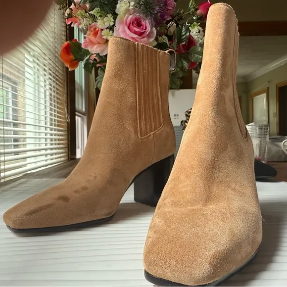 Elegant Tan Ankle Boots