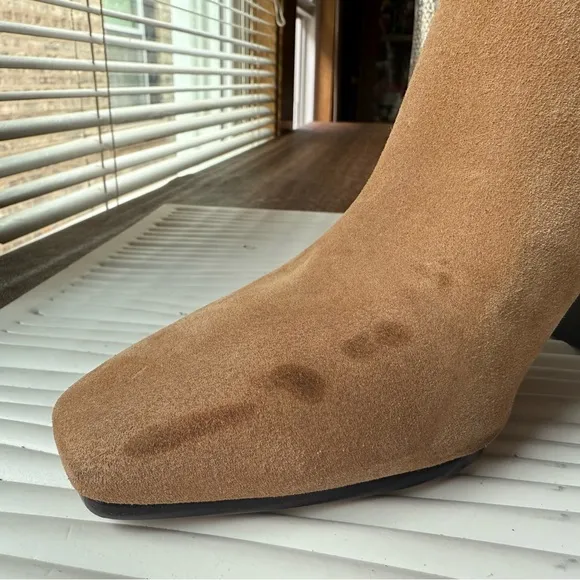 Elegant Tan Ankle Boots