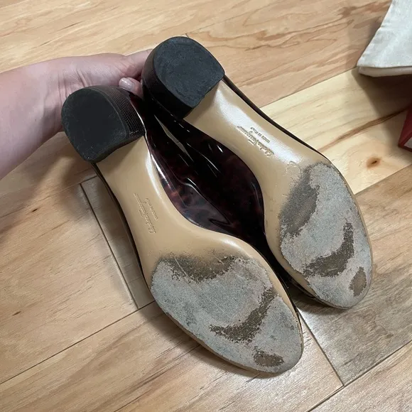 EUC Ferragamo Vara Cap Toe - Tortoise shell w/ Gold hw