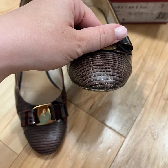 EUC Ferragamo Vara Cap Toe - Tortoise shell w/ Gold hw