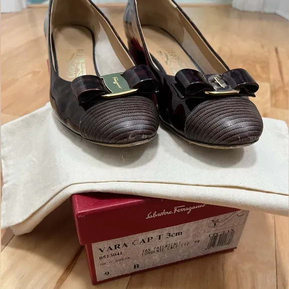 EUC Ferragamo Vara Cap Toe - Tortoise shell w/ Gold hw