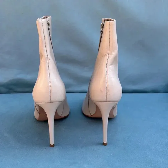 EUC Schutz Ivory &quot;Mikki&quot; Leather Ankle Boots Sz 11 women stiletto heel *defect*