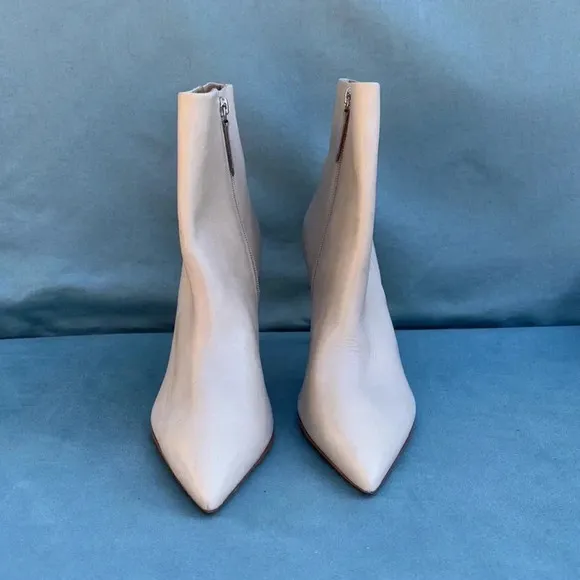 EUC Schutz Ivory &quot;Mikki&quot; Leather Ankle Boots Sz 11 women stiletto heel *defect*