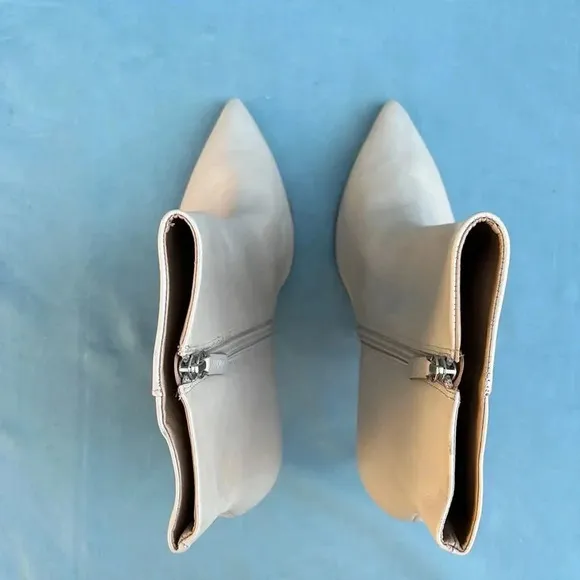 EUC Schutz Ivory &quot;Mikki&quot; Leather Ankle Boots Sz 11 women stiletto heel *defect*