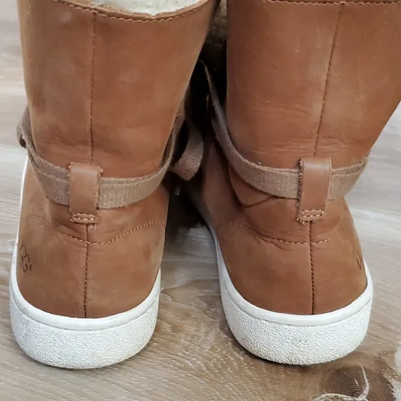 EUC UGG Shearling Sneaker Boot Cognac