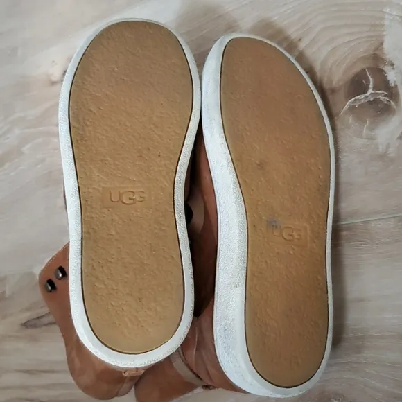 EUC UGG Shearling Sneaker Boot Cognac