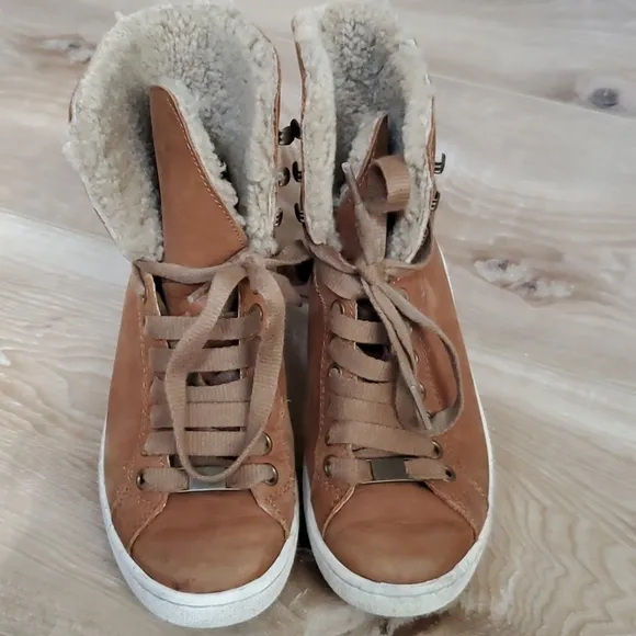 EUC UGG Shearling Sneaker Boot Cognac