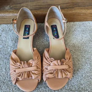 𝅺everybody peach leather shoes ankle strap ruched toe low heel sz 39.5 nwob