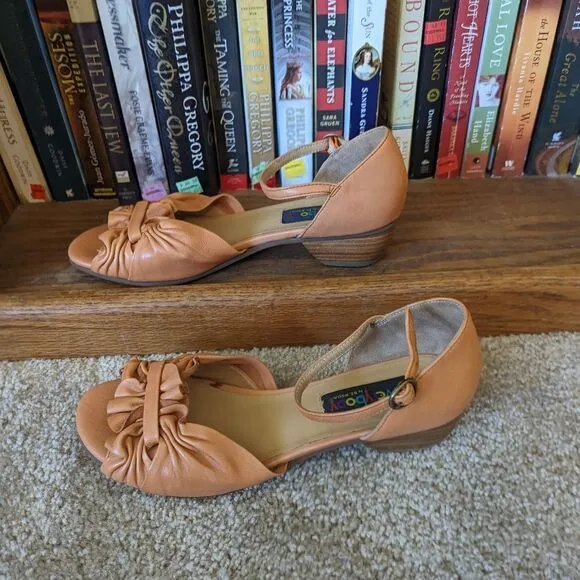 𝅺everybody peach leather shoes ankle strap ruched toe low heel sz 39.5 nwob