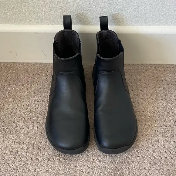 FeelGrounds Black Chelsea Boots Men’s Size 9 Women’s 11