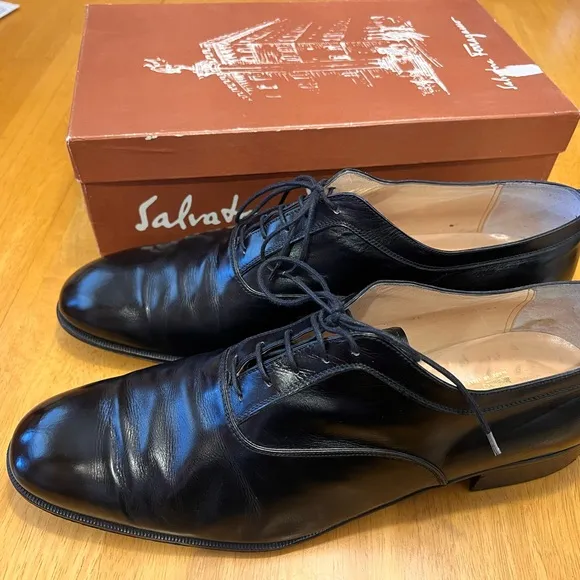 Ferragamo men’s dress plain-toe shoes