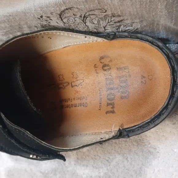 FINN COMFOR 42 Women Black Leather Slip-On Shoes