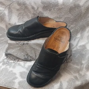 FINN COMFOR 42 Women Black Leather Slip-On Shoes