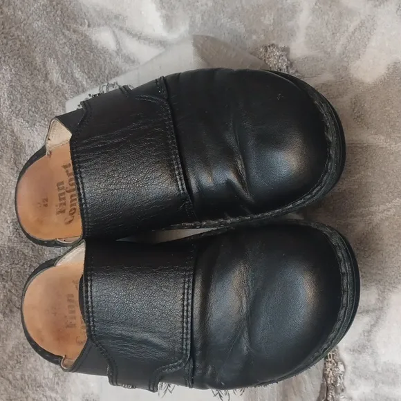 FINN COMFOR 42 Women Black Leather Slip-On Shoes