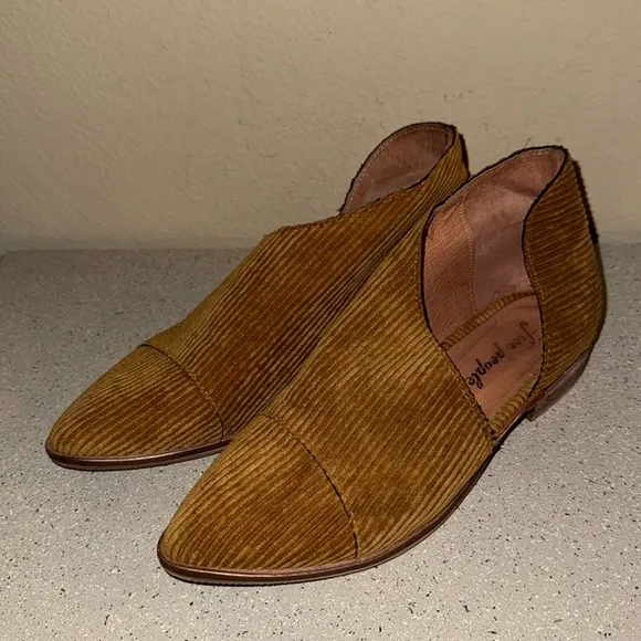 Free People Women’s‎ Fabric Royale Almond Toe Boots Size 38 or US 7.5