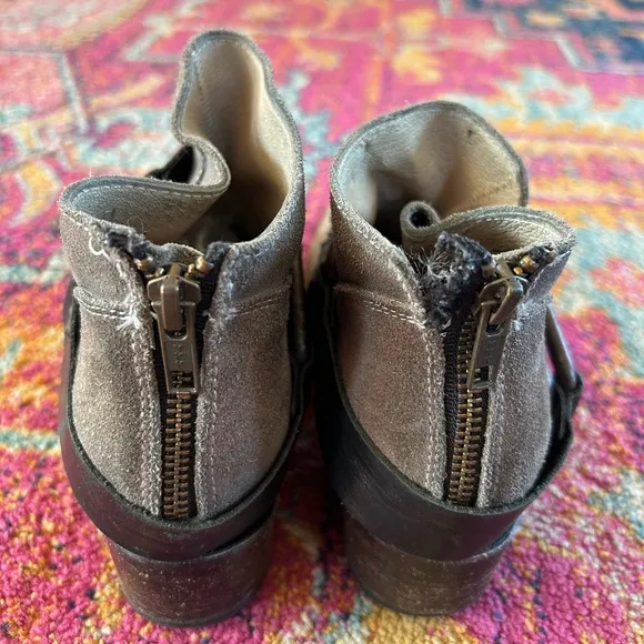 Freebird by Steven | Women’s grey leather Phlow back zip ankle boot, size 7.5