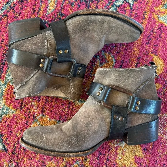 Freebird by Steven | Women’s grey leather Phlow back zip ankle boot, size 7.5