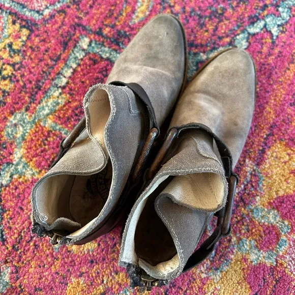 Freebird by Steven | Women’s grey leather Phlow back zip ankle boot, size 7.5