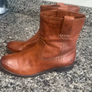 Frye Anna Shortie Boots women Sz 6