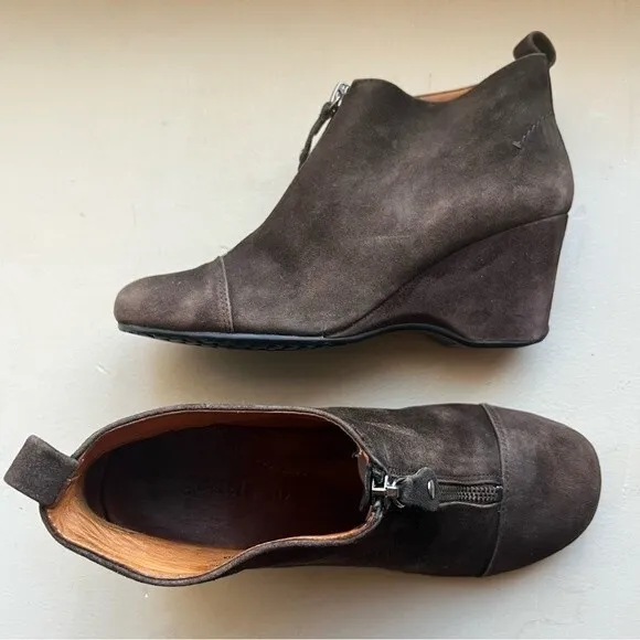 Gentle Souls Ridgual Coffee Brown Front Zip Wedge Heel Suede Boots Women's 6.5