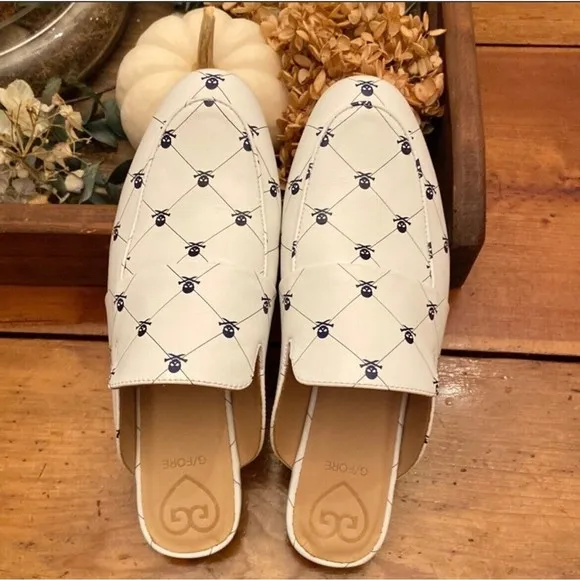 G/Fore Killer Skull &amp; Ts Mules - Snow Leather Womens