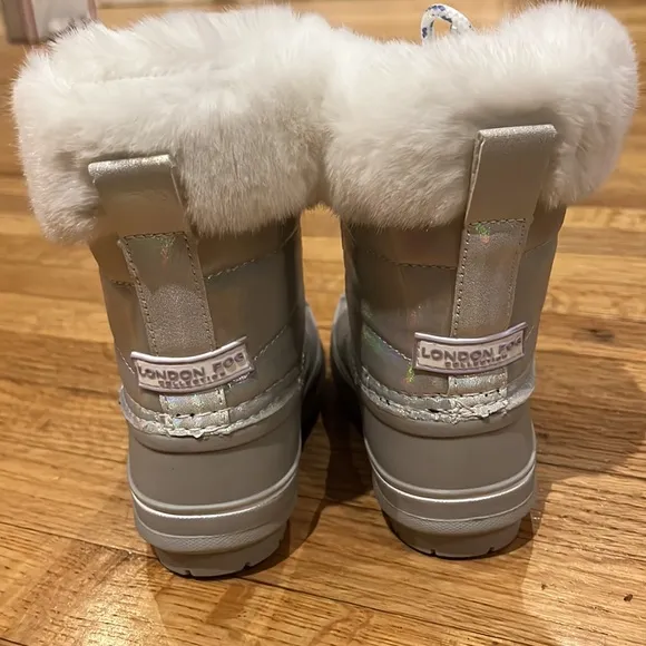 Girl's London Fog Winter Silver Snow Boots Size 9