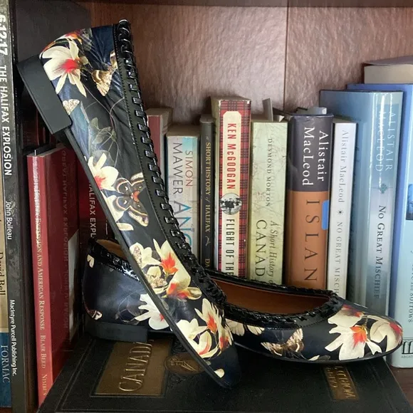 Givenchy Ninni Magnolia Print Ballet Flat Black Pattern Women's Size 37 | US 7