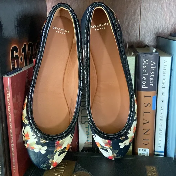Givenchy Ninni Magnolia Print Ballet Flat Black Pattern Women's Size 37 | US 7