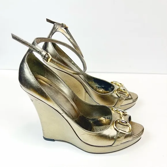 Gucci Women’s  Pewter Metallic Ankle Strap Wedge Heels Size  7B Vintage