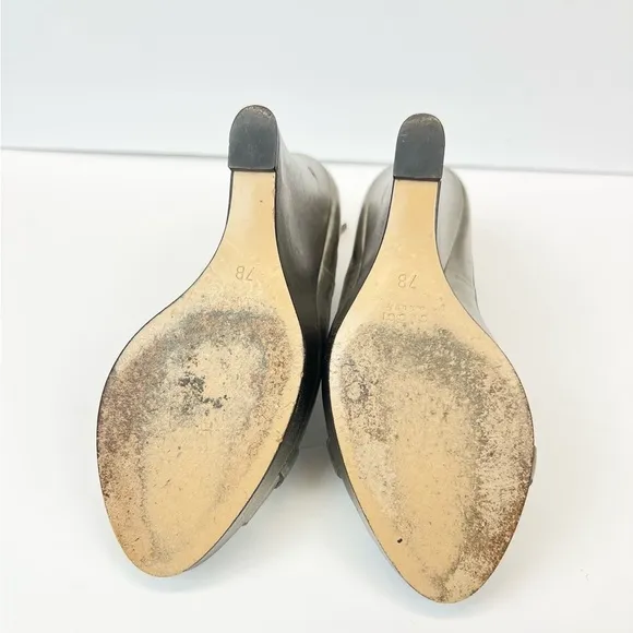 Gucci Women’s  Pewter Metallic Ankle Strap Wedge Heels Size  7B Vintage