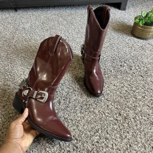 Heiress Western Harness Boots Women Size 38 US 8 Red Burgundy Pointed Toe Studs